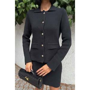 Conjunto de punto de acero Wool 10215 con cuello de camisa de lana y detalle de bolsillo - Product Image 2