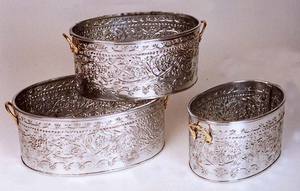 Macetero de Metal de Gran Tamaño con Acabado Dorado, Estilo Único, Decoración de Vivero - Product Image 5