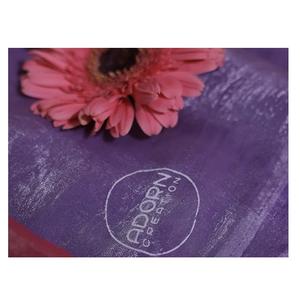 Tela de Nailon Satinado Tora de Excelente Calidad y Elegante para Decoración de Fiestas o Caminos de Mesa Disponible a Buen Precio - Product Image 1