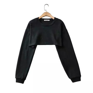 Sweat-shirt à capuche court en coton imprimé avec logo personnalisé pour femmes col montant haut court d'hiver Maximize Wear articles en stock - Product Image 1