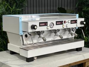 Cafetera Espresso ST LA MARZOCCO LINEA CLASSIC de 3 Grupos, Blanca y Azul - Product Image 4