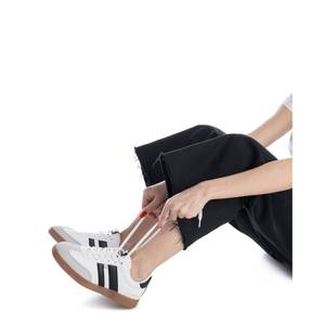 Sneakers slip-on da donna XTI - Comode ed eleganti - Disponibili in diversi colori - Product Image 2
