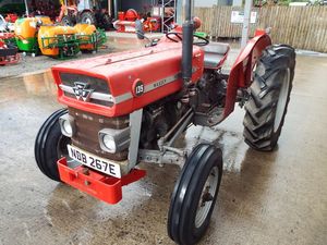 Tractor Clásico Vintage Massey Ferguson 135 de 1967 con Ruedas, 2WD, Motor Diésel de 45HP, Bien Mantenido - Product Image 5