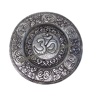 Quemador de incienso de metal grabado Om de estilo clásico, ideal para meditación, yoga, aromaterapia y decoración del hogar a buen precio - Product Image 4