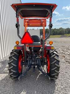 Modèle de tracteur 2022 33hp Kubota L3301 assez utilisé avec chargeur frontal attaché - Product Image 3