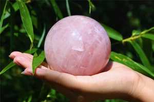 Esfera de Cuarzo Rosa, Bola de Cristal Pulida, Bolas de Cristal Natural, Piedras Curativas de Gemas, Hechas a Mano, Ecológicas - Product Image 6