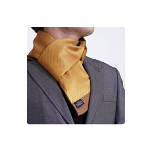 Elégant foulard tissé jacquard marron doré double face avec châle de style traditionnel à micro motif géométrique - Product Image 1