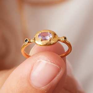 Anillo Chapado en Oro para Boda, Fiesta, Estilo Vintage Único, Anillo de Plata de Ley 925 para Mujer con Amatista Púrpura Natural Facetada y Engaste de Garras - Product Image 4