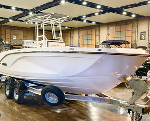 M\B 220 FSH Sport es un versátil bote a motor con consola central de 22 pies, modelos 2023-2026 - Product Image 1