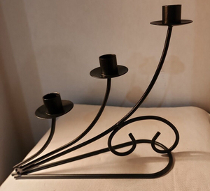 Diseño atractivo Decoración del hogar Soporte de vela de metal de mesa Portavelas hecho a mano para decoración. - Product Image 1