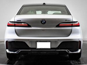รถยนต์ BMW ซีรีส์ 7 รุ่น 740i XDrive ปี 2024 สภาพดีเยี่ยม ใช้งานน้อย พร้อมจัดส่งทั่วโลก - Product Image 1