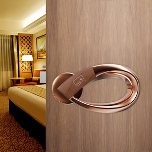 Nieuw ontwerp roségoud RFID-kaart slim slot zinklegering ringgreep cloud hotel softwarebesturing houten hotelbeheersysteem - Product Image 1