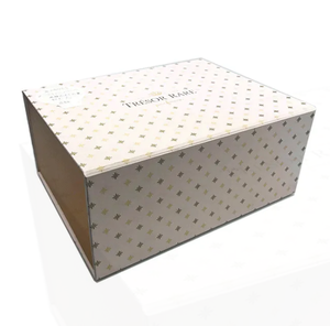 Caja de regalo plegable con cierre magnético impreso personalizado de lujo, laminación mate hecha en Vietnam, revestimiento UV en relieve, características de lámina dorada - Product Image 3