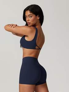 ชุดเล่นโยคะสีขาวสำหรับผู้หญิงชุดออกกำลังกายสองชิ้นเสื้อชั้นในพร้อมกางเกงขาสั้นไร้รอยต่อ - Product Image 2