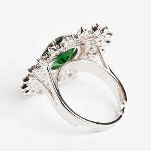 Anillo de Diamantes en Racimo de Corte Oval Romántico para Hombre en Plata de Ley Chapada en Rodio - Product Image 5