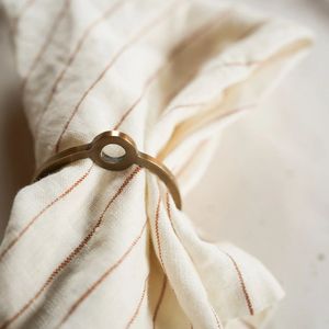 Ronds de serviette en fer noir de fabrication artisanale pour les tables à manger rustiques, les événements en plein air et les tables de fête formelles. - Product Image 2