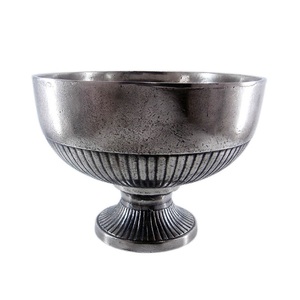 Enfriador de vino para bebidas con patas de plata de ley victoriana, en última instancia, hecho a mano de metal de aluminio para casas de lujo, hoteles - Product Image 1