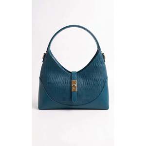 Sac fourre-tout décontracté pour femme AP IDEA MODA en cuir véritable avec deux sangles à chaîne et fermeture à cadenas - Fabriqué à la main en Italie, capacité 3L+ - Product Image 5