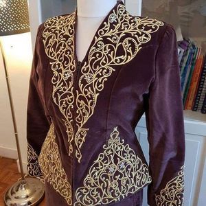 ELEGANT----PARTY-WEAR JACKET ON VELVET FABRIC WITH EMBELLISH OF CRYSTAL BEADS, RESHAM,GLASS STONE WORK@2022 - Product Image 2