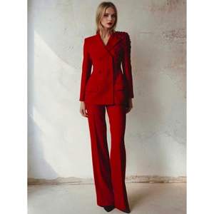 Blazer violet de haute qualité pour femme Veste de costume élégante à double boutonnage avec services ODM Made in Vietnam - Product Image 1