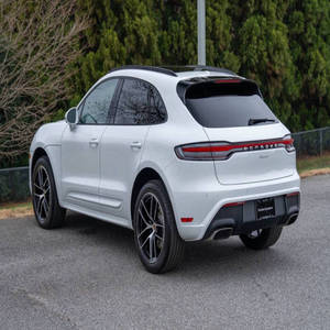Porsche Macan 2025 d'occasion en parfait état, SUV blanc, 5 places, phares à LED, pneus R21, moteur turbo automatique - Product Image 2