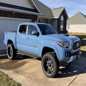 Usado Toyota Tacoma Bastante usado Velocidad máxima En stock Mejor precio Envío rápido Sin historial de accidentes Fresco y limpio Usado para la venta - Product Image 5