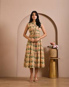 ชุดเดรสผ้าฝ้ายพิมพ์ลายแบบไม่มีแขนสำหรับผู้หญิง สั่งซื้อจำนวนมาก ผู้ส่งออกอินเดีย ผลิตแบบ OEM ขนาดและฉลากตามสั่ง - Product Image 1