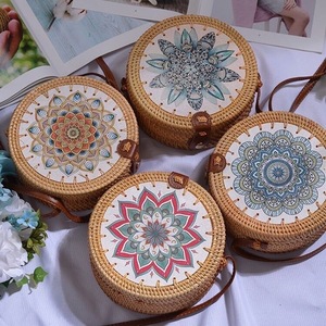 Bolsa de ratán hecha a mano de Vietnam tejida con paja duradera, perfecta para vacaciones en la playa, trajes bohemios y transporte diario - Product Image 2