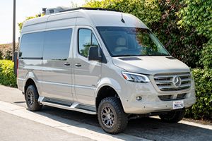 Mercedes-Benz Sprinter 2500 Usado en Buen Estado, Modelo 2025, Midwest Automotive Designs Day Cruiser, 4,500 Millas, Turbodiésel, Tracción en las Cuatro Ruedas - Product Image 2