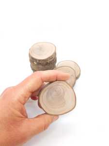 Tranches de bois de pin rondes naturelles pour l'artisanat Signes de décoration en bois Écorce d'arbre Cercle de bûche pour Noël Bricolage - Product Image 2