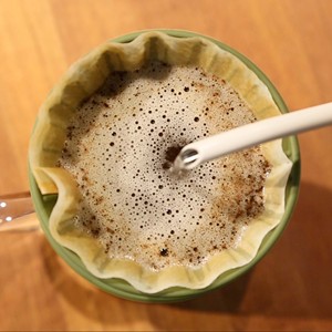 เครื่องชงกาแฟแบบพกพา ปี 2024 ทำจากซิลิโคนเกรดอาหาร เป็นมิตรกับสิ่งแวดล้อม รูปทรงกรวย พับได้ พร้อมหูจับ ขนาด 300 มล. - Product Image 6