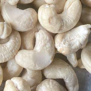 Meilleur taux Vietnam Noix de cajou brutes Noix de cajou brutes W180 Prix Noix de cajou entières exportées en gros vers l'Asie, l'UE, le Moyen-Orient - Product Image 1