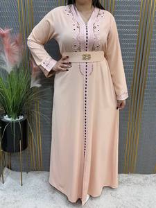 Robe Abaya Brodé Orange Grande Taille Col V Maxi en Crêpe pour Femme Musulmane – Idéale pour Mariage et Prière - Product Image 6