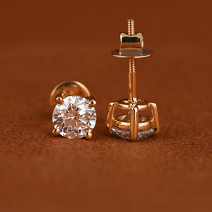 Boucles d'oreilles en diamant de laboratoire de coupe ronde luxueuse en or 14KT pour femmes avec de nouvelles boucles d'oreilles de conception personnalisée à la mode pour femmes - Product Image 4