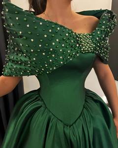 Robe moulante élégante en satin brillant avec décoration à motif style velours à épaules dénudées pour les fêtes - Product Image 4