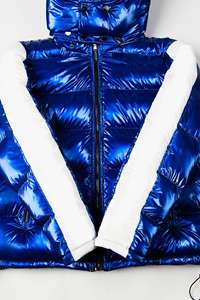 Chaqueta acolchada con capucha brillante de dos tonos personalizada, chaqueta de invierno con diseño impermeable y acolchado para hombre, ligera y cálida - Product Image 4