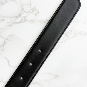 Ceinture élégante en cuir noir avec boucle minimaliste pour homme - Ceinture formelle et professionnelle lisse - Product Image 2