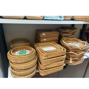 Ensemble de 3 plateaux rectangulaires en rotin nacre attrayants, plaque ronde incrustée de coquillages, vaisselle haut de gamme et cadeaux d'entreprise uniques - Product Image 6