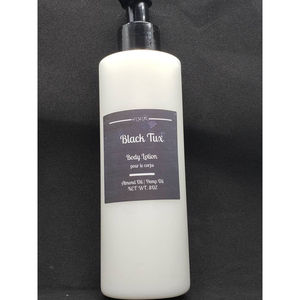 Loción Corporal Black Tux para Hombre con Retinol, Vitamina C, Leche, Té Verde, Niacinamida, Aclarante, Nutritiva, Blanqueadora e Hidratante OEM - Product Image 2