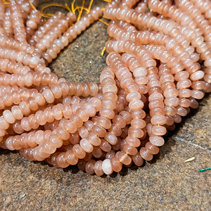 Vente en gros de pierre de lune pêche Quartz lisse Rondelle perles de pierres précieuses 8mm pierre de lune cristal de Quartz perles en vrac bijoux à bricoler soi-même faisant en vrac - Product Image 2