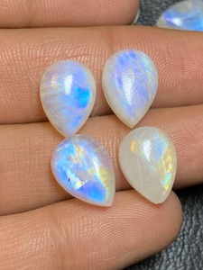 Venta al por mayor maravilloso azul fuego Arco Iris piedra lunar forma de pera cabujón pulido a mano calibrado piedra preciosa Color blanco Natural - Product Image 4
