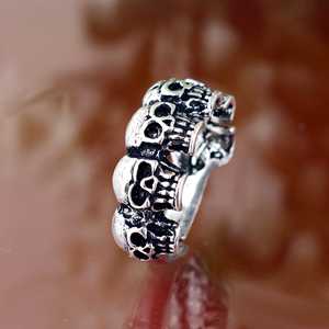 Bague unisexe de haute qualité, tendance gothique, multi-têtes de mort en laiton, plaqué argent oxydé, style punk et motard, bague statement, vente en gros - Product Image 4