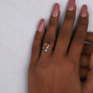 Bague de fiançailles en or blanc massif 18KT personnalisée en poire rose et coupe ronde Bague certifiée et plaquée or avec diamant de laboratoire - Product Image 4