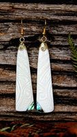 Boucles d'oreilles en os fabriquées à la main Boucles d'oreilles à breloques à la mode Bijoux ethniques à la mode Accessoires de mode élégants et intemporels par Super Enterprises