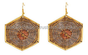 Design géométrique Boucles d'oreilles de luxe en laiton pour femmes Taille personnalisée et vente Nouveau style Boucles d'oreilles en laiton faites à la main Meilleur produit par FWE - Product Image 6