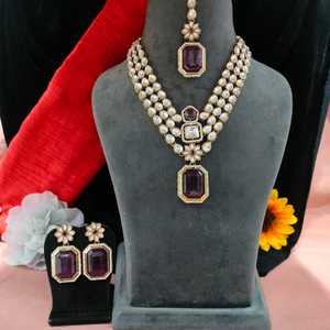 Conjunto de collar en capas Kundan con Maang Tikka para mujer, diseñado con detalles finos, Rico atractivo étnico, Ideal para eventos festivos - Product Image 5