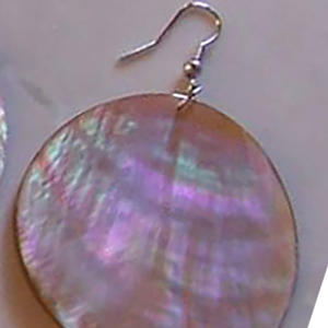 Pendientes redondos de concha rosa, joyería de concha marina, pendientes de acero inoxidable con motivo de concha, redondos rosas - Product Image 3