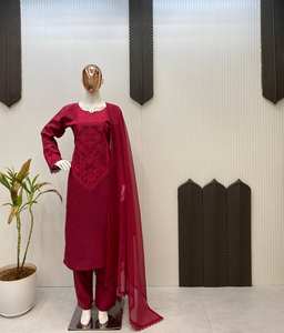 Traje Salwar Kameez de Diseño Exclusivo en Tela de Seda Romana con Dupatta de Georgette para Fiestas en Todas las Temporadas - Product Image 3