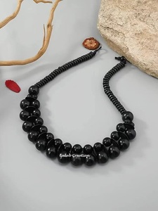 Collier ras du cou en perles de bois noir, écologique, moderne, tribal, perles de bois naturelles, bijoux fantaisie peints - Product Image 2