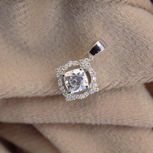 Collier élégant léger en argent sterling 925 avec pendentif Moissanite coupe coussin cadeau pour elle - Product Image 5